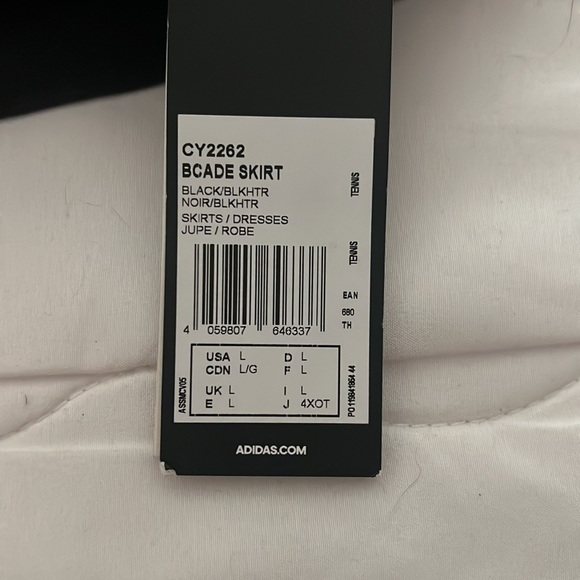 Grey with red trim golf/tennis skort - Picture 3 of 3